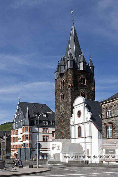 Die Pfarrkirche St Michael  Bernkastel-Kues  Mosel  Rheinland-Pfalz  Deutschland  Europa