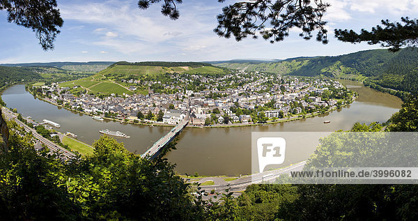 Blick auf die Stadt Traben-Trabach  Mosel  Kreis Bernkastel-Wittlich  Rheinland-Pfalz  Deutschland  Europa