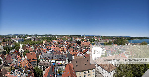 Blick auf die Altstadt von Konstanz  rechts der Bodensee  Baden-Württemberg  Deutschland  Europa