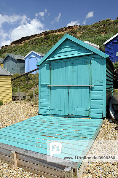 Strandhütten am Strand von Milford on Sea  Hampshire  Südengland  Großbritannien  Europa