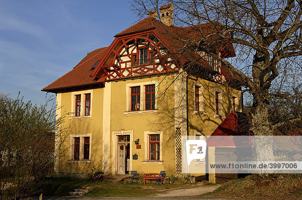 Altes Dorfschulhaus  Oberfranken  Bayern  Deutschland  Europa