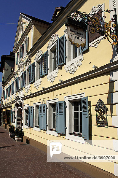 Alte verzierte Fassade eines Hotels  Bamberg  Oberfranken  Bayern  Deutschland  Europa
