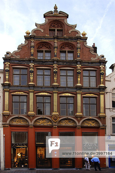 Altes verziertes Giebelhaus  Brügge  Belgien  Europa