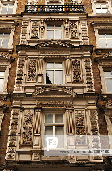 Alte dekorative Hausfassade mit Erker und Balkon  1870-1890  Hamburg  Deutschland  Europa Hausfassade