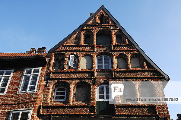 Renaissance Backsteingiebel in der Altstadt  Lüneburg  Niedersachsen  Deutschland  Europa