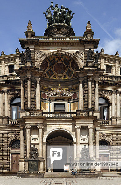 Eingang der Semper Oper  Dresden  Sachsen  Deutschland  Europa