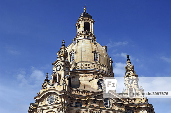 Kuppel der Frauenkirche gegen blauen Himmel am Neumarkt,  Dresden,  Sachsen,  Deutschland,  Europa