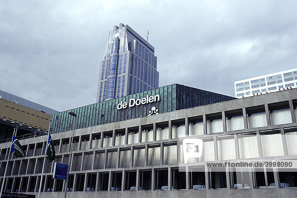 Moderne Architektur im Stadtzentrum  De Doelen  Kongresshalle und Philharmonie  dahinter das Hotel the Westin im Millenium Tower  Rotterdam  Provinz Süd-Holland  Zuid-Holland  Niederlande
