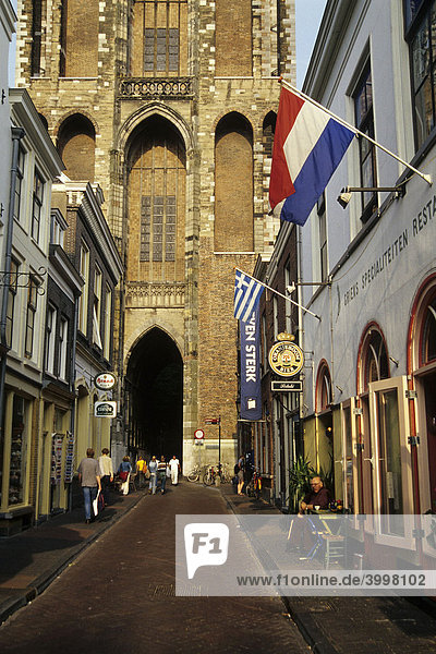 Dom  Zadelstraat  Turm der gotischen Kathedrale im alten Stadtzentrum  Utrecht  Niederlande  Benelux  Europa