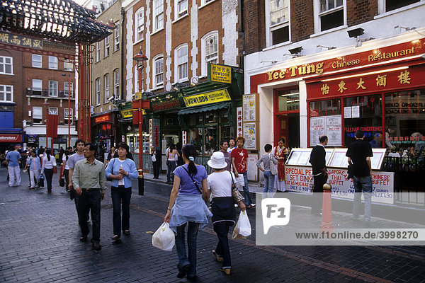 China Town  chinesisch einkaufen in Chinatown  Gerrard Street  Soho  Westend  London  England  Großbritannien  Europa