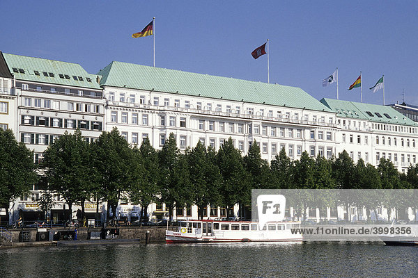 Four Seasons Hotel on the banks of the Alster Lake  Alster  Neuer Jungfernstieg  Hanseatic City of Hamburg  Germany  Europe