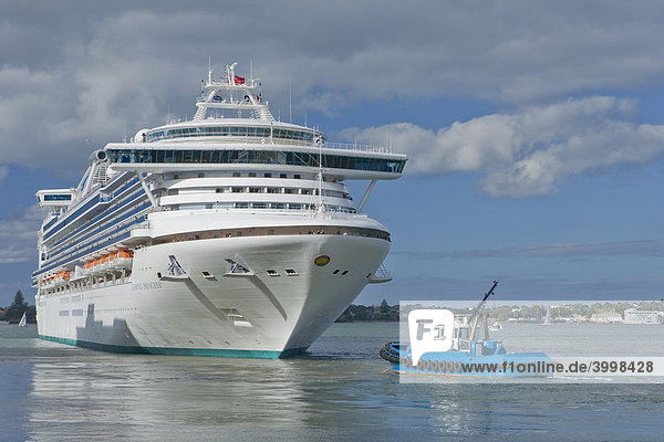 Kreuzfahrtschiff Diamond Princess im Hafen von Auckland  Nordinsel  Neuseeland
