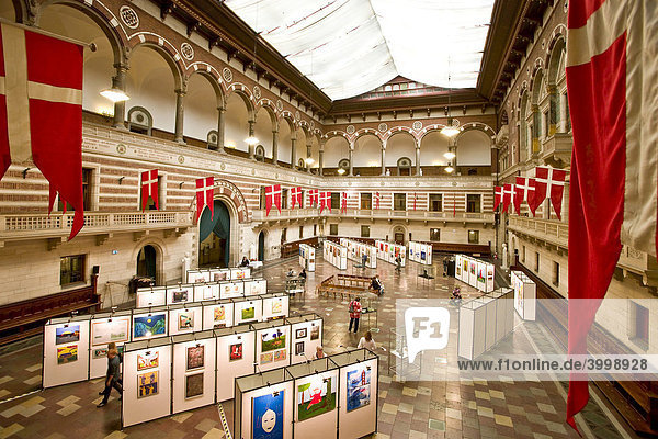 Kunstausstellung im Kopenhagener Rathaus  Kopenhagen  Dänemark  Europa