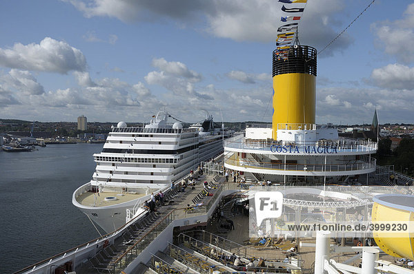 Kreuzfahrtschiff Costa Magica im Hafen von Kiel  Schleswig-Holstein  Deutschland  Europa