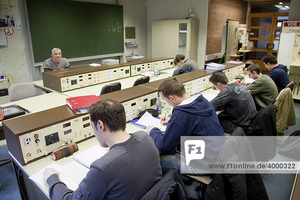 Students training to be master electricians  Master Craftman School of the Chamber of Small Industries and Skilled Trades  Dusseldorf  North Rhine-Westphalia  Germany  Europe