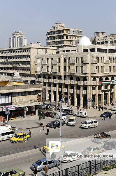Straße und moderne Gebäude in Aleppo  Syrien  Naher Osten  Asien