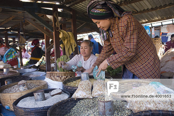 Woman seeling on the Mingalar market in Nyaungshwe  Inle Lake  Shan State  Burma  Myanmar  Asia