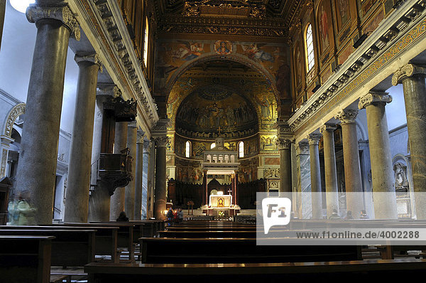 Hauptschiff der Kirche Santa Maria in Trastevere  Altstadt  Rom  Italien  Europa