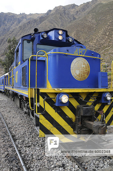 Anden-Eisenbahn-Station  Ollantaytambo  am Weg zum Machu Picchu  Peru  Südamerika  Lateinamerika