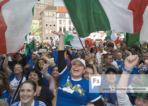 Italian soccer fans celebrating at the Public Viewing in the Friedensplatz square during the match Italy vs. Czech Republic  Football World Cup 2006  Dortmund  North Rhine-Westphalia  Germany