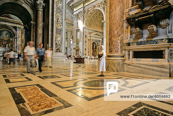 Linkes Querschiff  Marmor-Fußboden  Dom St. Peter  Petersdom  Vatikan  Rom  Latium  Italien  Europa