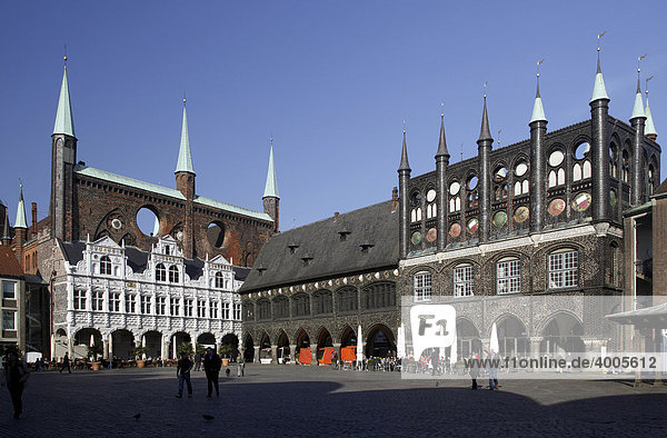 Rathaus mit Ziergiebeln am Markt  Hansestadt Lübeck  Schleswig-Holstein  Deutschland  Europa