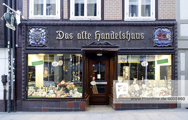 Das alte Handelshaus  Kolonialwarenladen  Geschäftshaus in der Altstadt  Schwerin  Mecklenburg-Vorpommern  Deutschland  Europa