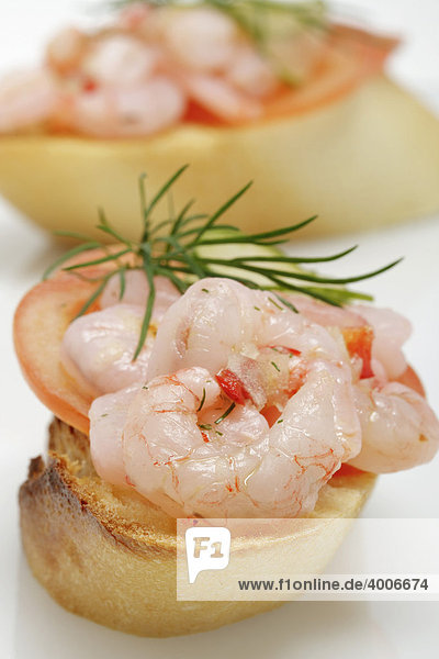 Crostini mit Tomate und Nordseegarnelen-Salat - Rezeptdatei vorhanden