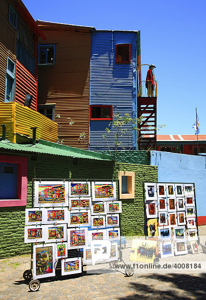 Bunte Häuser mit Wellblechfassaden im Stadtteil La Boca  El Caminito  in Buenos Aires  Argentinien