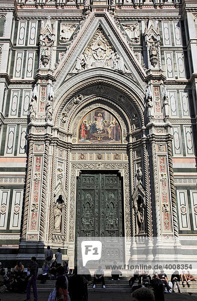Haupteingang zum Dom Santa Maria del Fiore  Firenze  Florenz  Toskana  Italien
