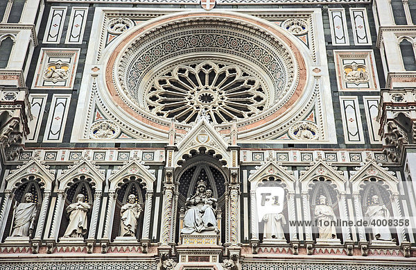 Rosette an der Hauptfassade des Dom Santa Maria del Fiore  Firenze  Florenz  Toskana  Italien