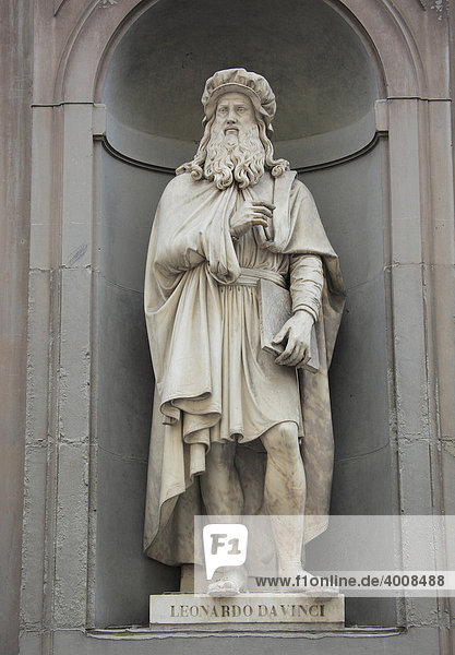 Statue von Michelangelo an den Uffizien  Florenz  Toskana  Italien  Europa