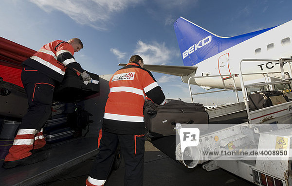 Employees of the company Avia Partner loading luggage onto a Boeing 737-82R from Pegasus Airlines  Munich Airport  Munich  Bavaria  Germany  Europe