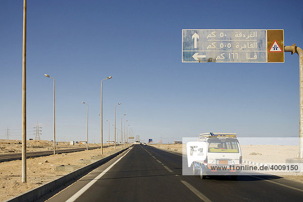 Straße von Safaga nach Hurghada  Ägypten  Afrika