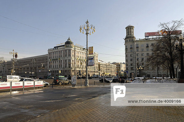 Kreuzung der Moskauer Hauptstraßen Twerskaja-Straße und Strastnoy-Boulevard  Moskau  Russland