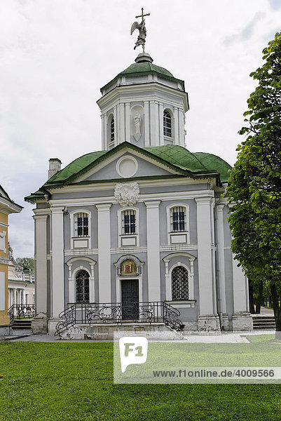 Gebäude der orthodoxen Kirche  Kuskowo-Anwesen  Sommerresidenz der Scheremetew-Familie  Moskau  Russland