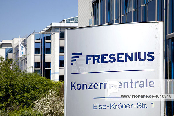 Schild mit Logo vor der Konzernzentrale der Fresenius SE in Bad Homburg v.d. Höhe  Hessen  Deutschland  Europa