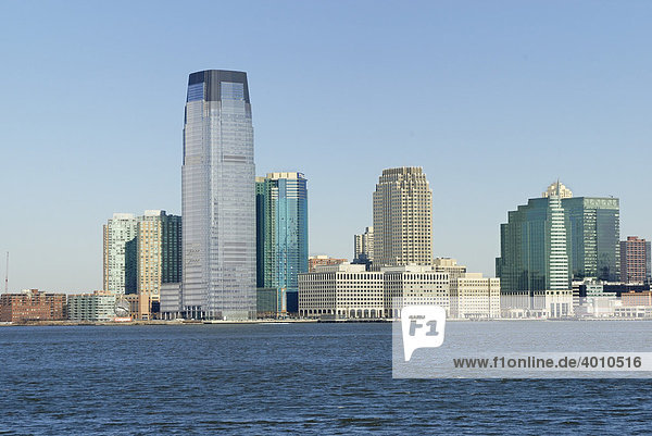 Skyline von Jersey City am Hudson River bei New York  USA