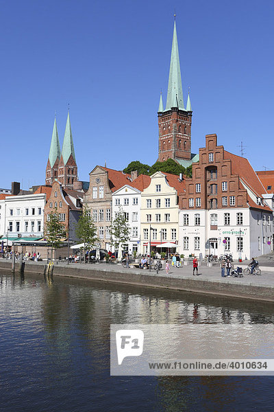 Historic centre with Marienkirche Church and St Petri tower  Luebeck  Schleswig-Holstein  Germany