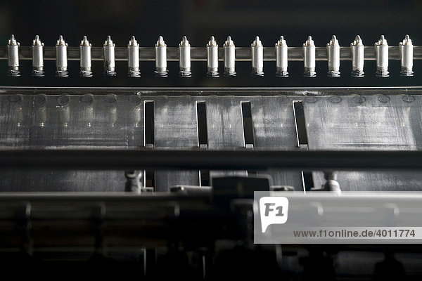 Saugstapelanleger einer alten Offsetdruckmaschine  Detail  Druckerei