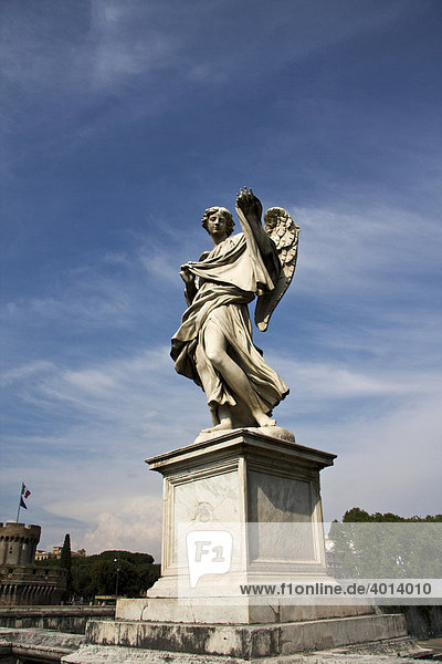 Engel mit Leichentuch von Bildhauer Cosimo Fancelli  Respice faciem Christi tui  Engelsbrücke  Rom  Italien  Europa
