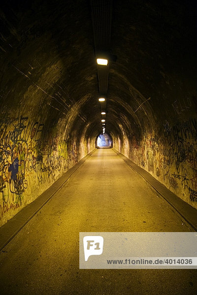 Dunkler Tunnel