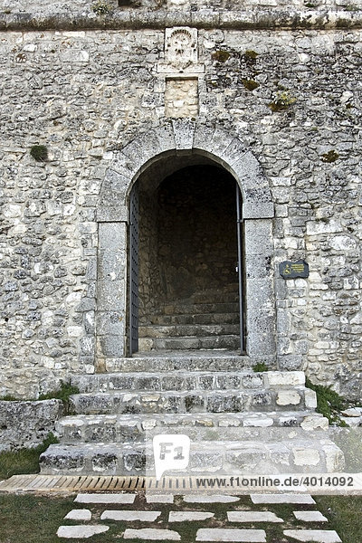 Die Burg von Monte Sant'Angelo  hier spukt der Geist von Bincalancia  Gargano  Foggia  Apulien  Italien  Europa