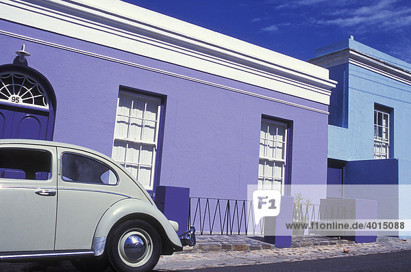 VW Käfer vor bunten Häusern in Bo-Kaap  muslimisches Stadtviertel  Kapstadt  Südafrika  Afrika