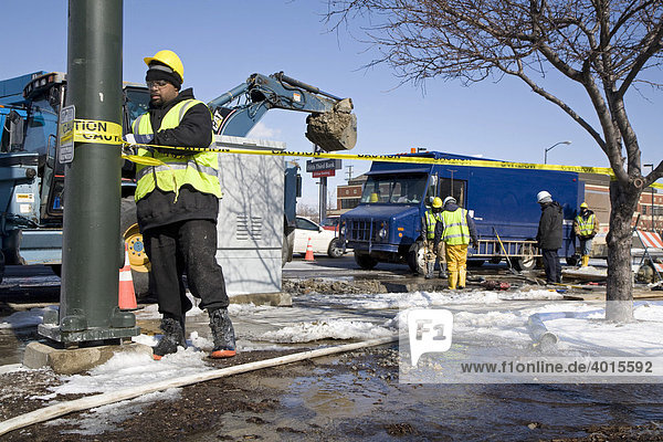 City workers repair a break in a water main  Detroit  Michigan  USA