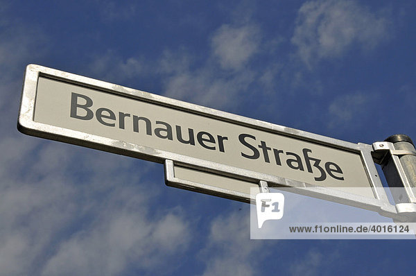 Bernauer Straße  berühmtester Abschnitt der Berliner Mauer  Grenze zwischen den Ortsteilen Mitte und Gesundbrunnen  Berlin  Deutschland  Europa