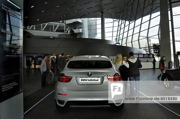 BMW X6  BMW-Welt  Auslieferungs- und Erlebniszentrum  München  Bayern  Deutschland  Europa