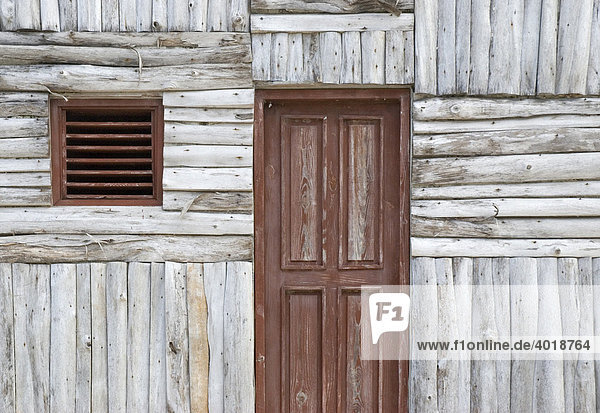 Hausfassade einer Hütte in der Dominikanischen Republik Punta Cana Dominikanische Republik Mittelamerika