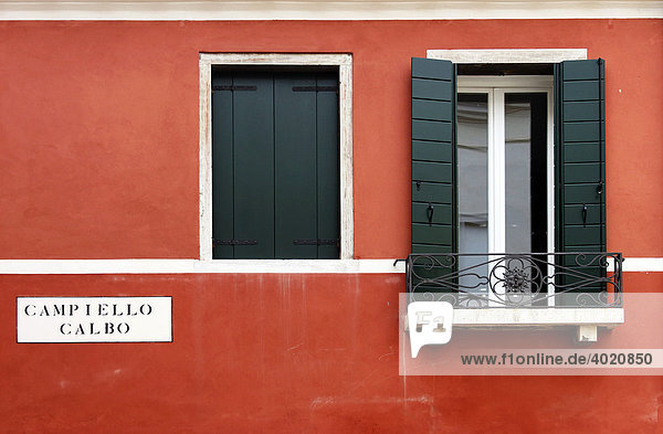 Detail einer Hausfassade in Burano  Venedig  Italien  Europa