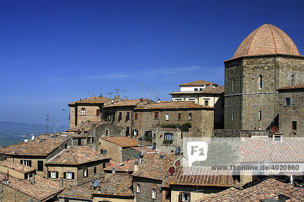 Blick auf Volterra  Toskana  Italien  Europa